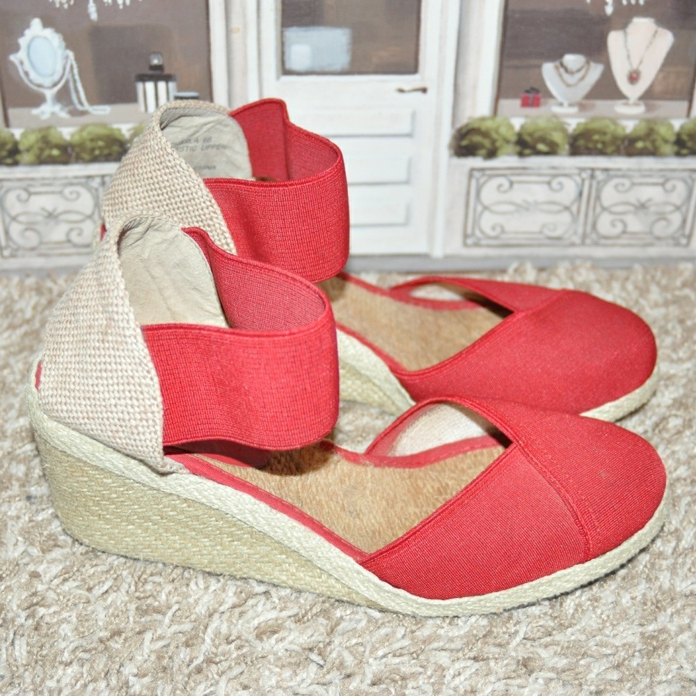 Ralph Lauren Closed Toe Wedges
